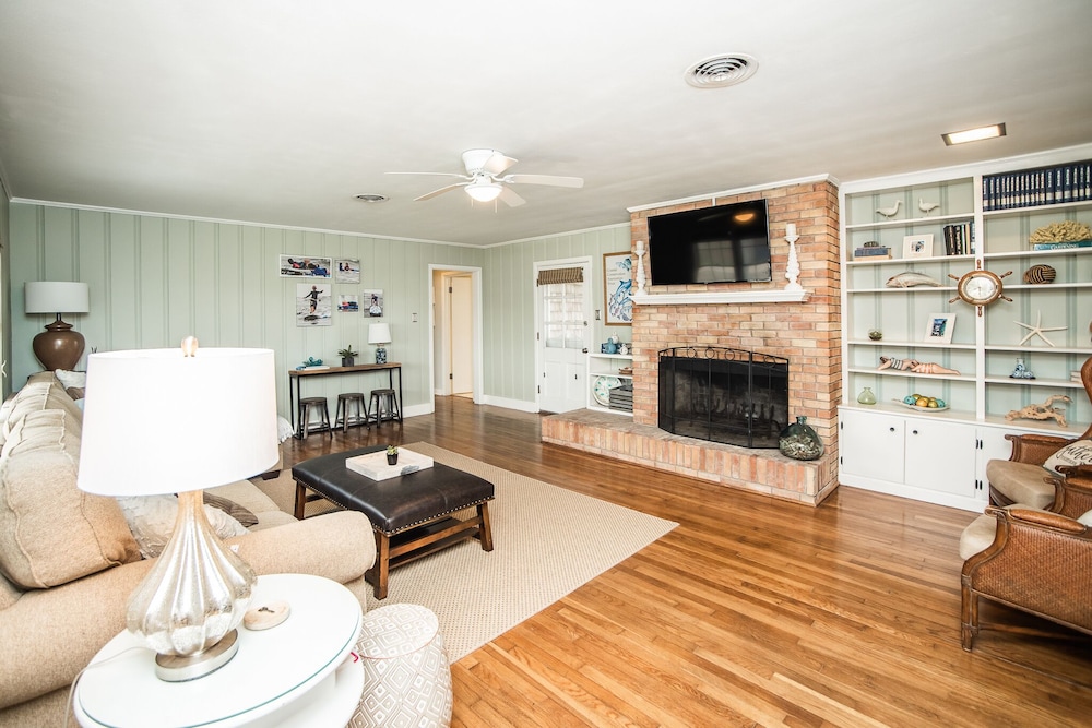 House, Multiple Beds, Pool Access, Pool View (Oleander House)