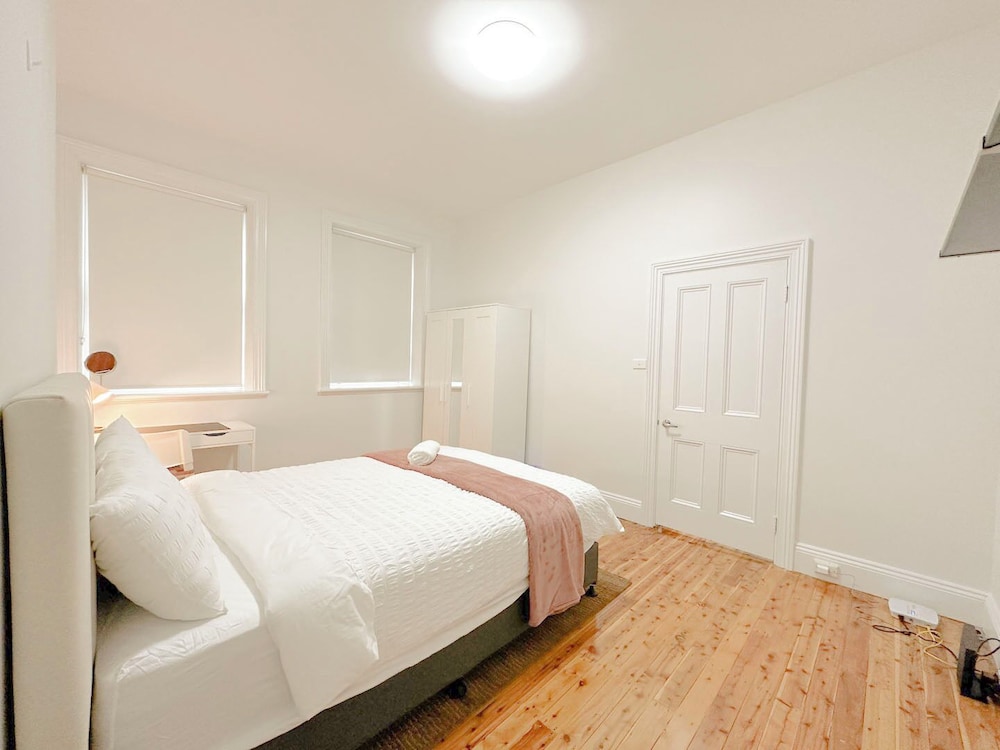 City Room photo 1