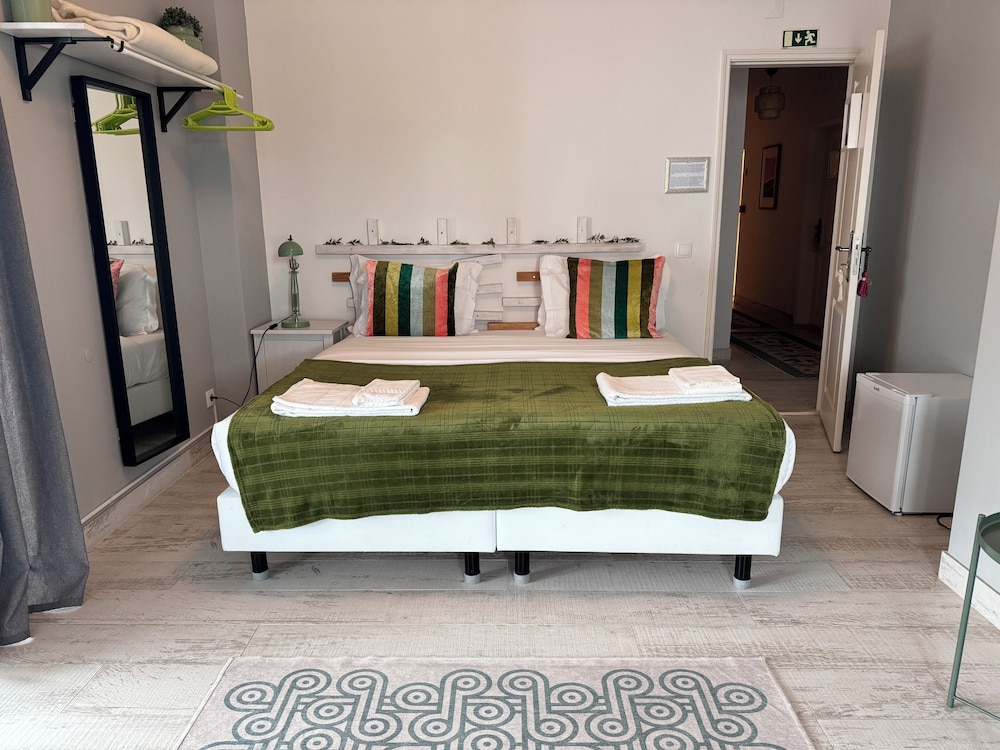 Deluxe Double or Twin Room, Non Smoking, Partial Sea View photo 3