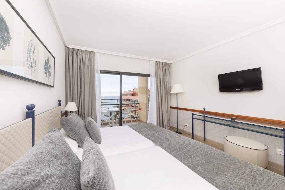 Standard Room, Partial Sea View (3 adults) - Photo 5