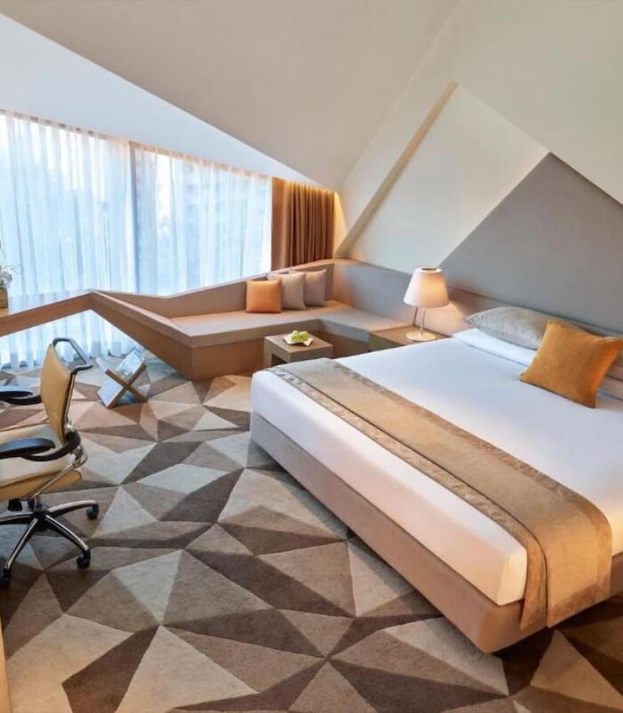 Superior Room, 1 King Bed (Airport View)