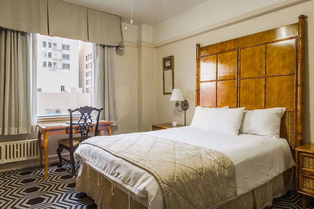 Standard Room, 1 Queen Bed, City View