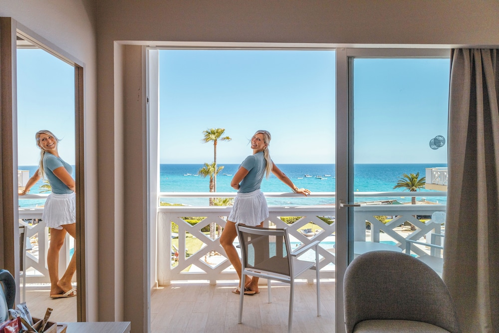 Double Room, Balcony, Sea View photo 3
