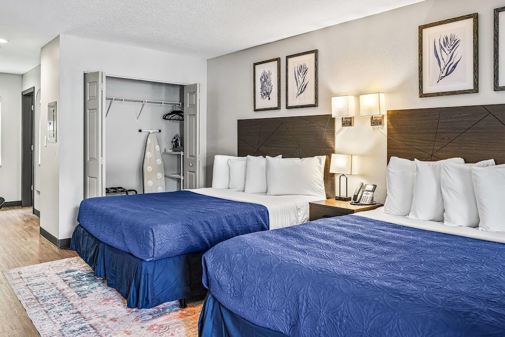 2 Queen Beds, 1-Bedroom Suite, Living Room, Non-Smoking - Photo 22