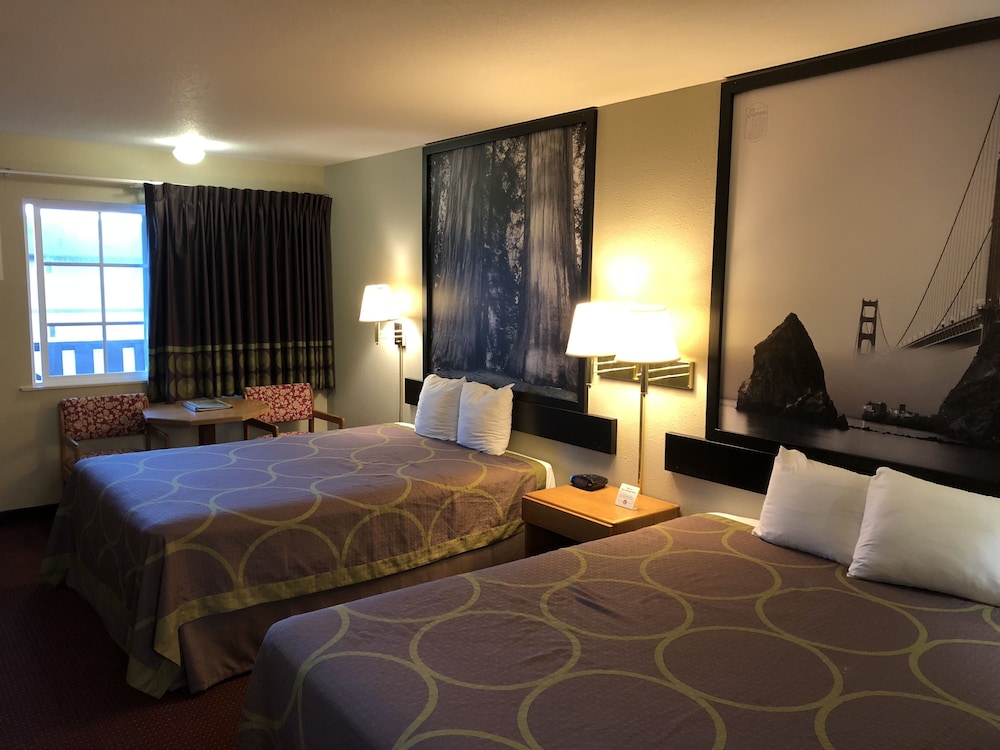 Standard Room, 2 Queen Beds - Photo 4