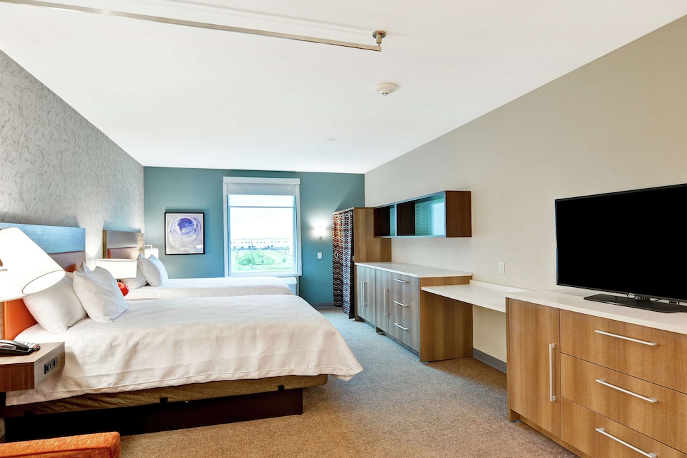 Studio, 2 Queen Beds, Accessible (Roll-In Shower) photo 3