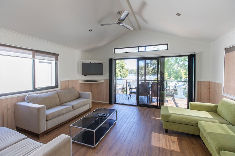 Deluxe Cabin, 2 Bedrooms, Non Smoking, Balcony (2-Storey) photo 2