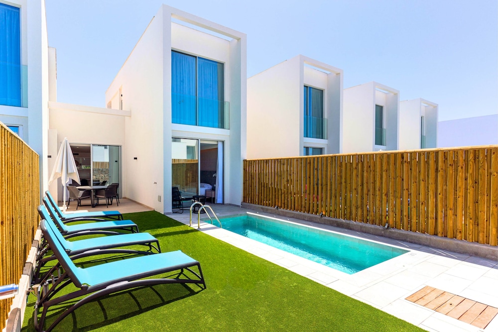 Deluxe Duplex (2 Adults + 3 Children)