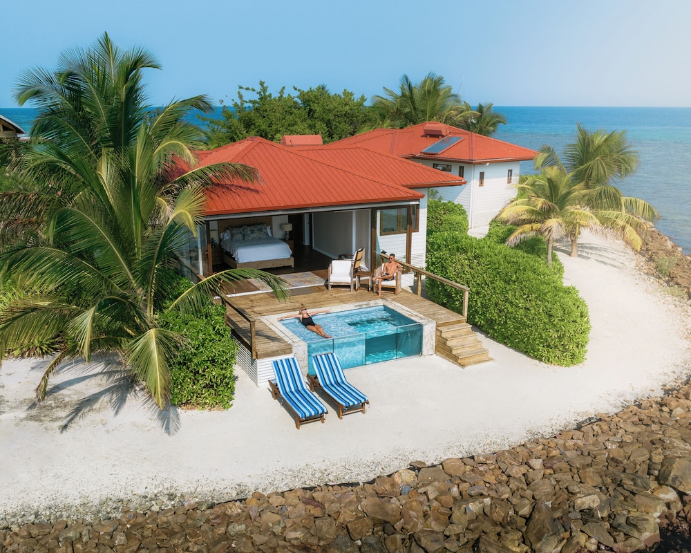 Oceanfront Honeymoon Suite w/ Private Pool photo 3