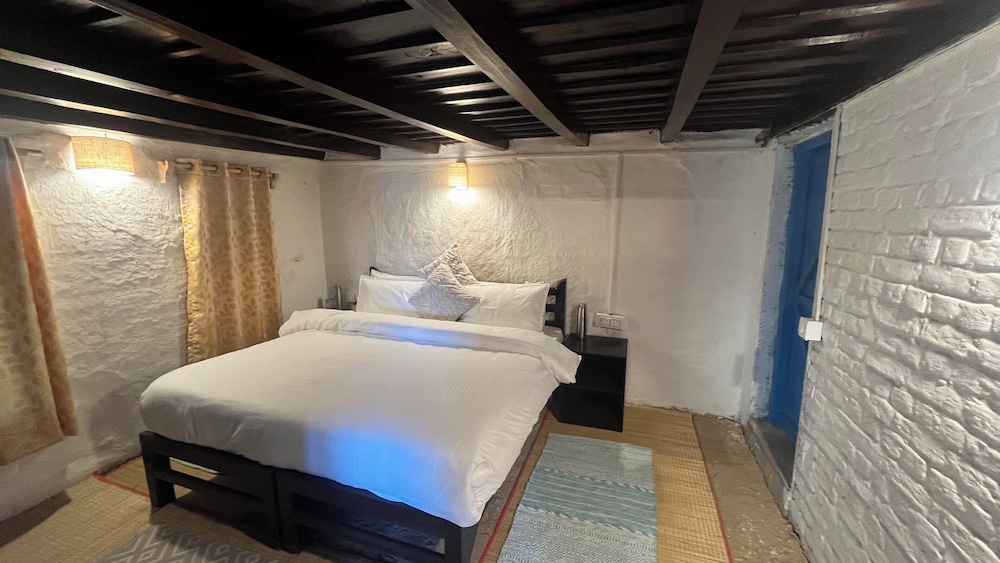 HIMALAYAN VIEW FAMILY SUITE photo 2