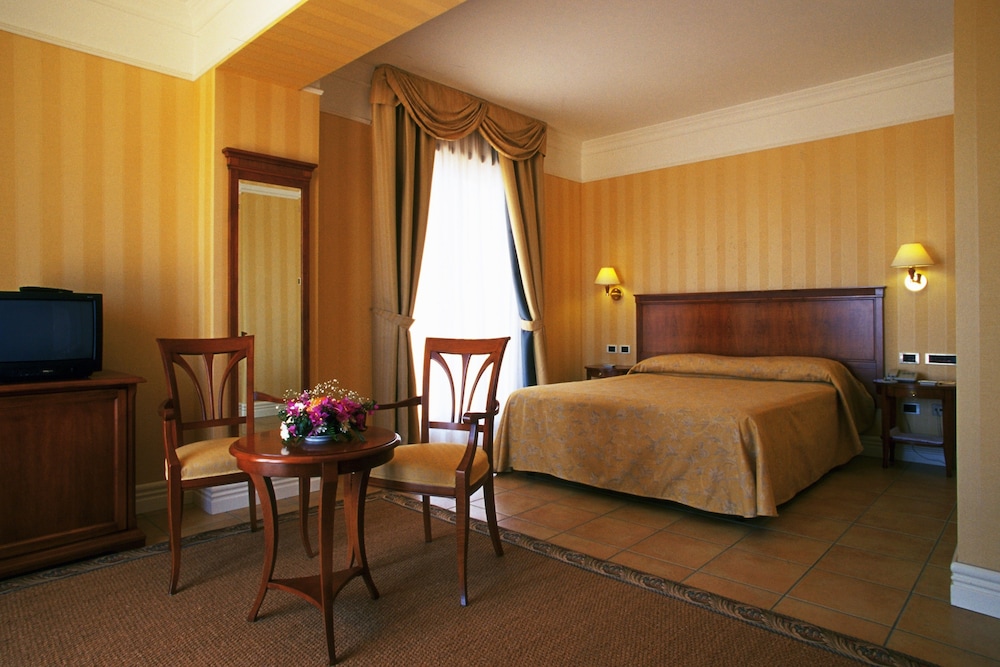 Deluxe Double Room, 1 Double or 2 Twin Beds, Balcony, Sea View