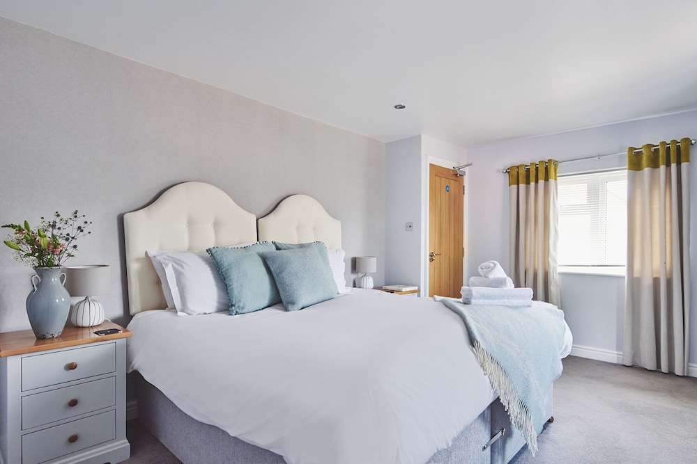 Superior Double or Twin Room, Ensuite photo 3