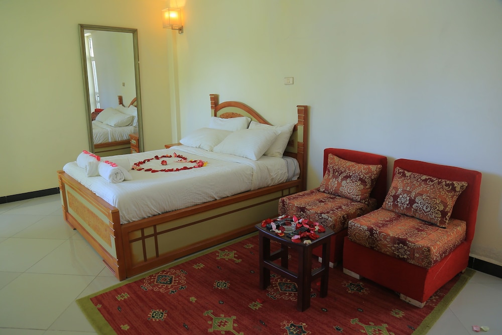 Deluxe Room, 1 Queen Bed - Photo 3