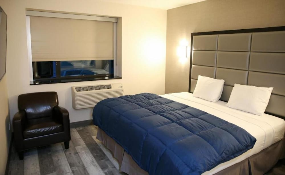 Executive King Bed Smoking photo 1