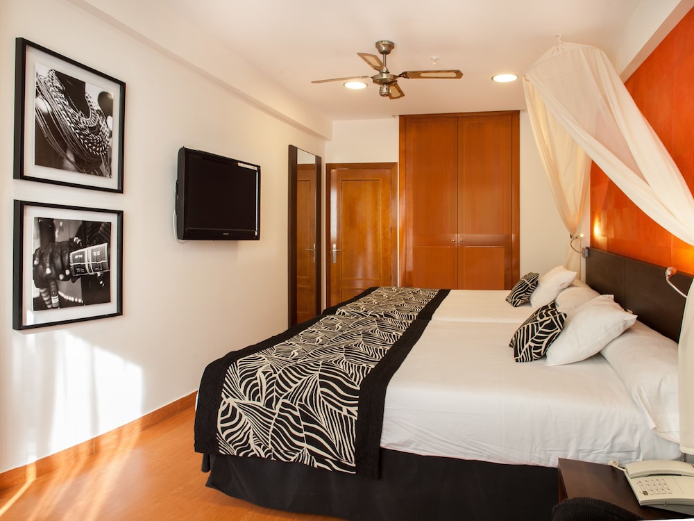Family Room (3 Adultos)