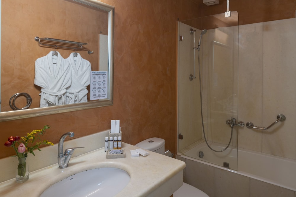 Suite - Photo 7