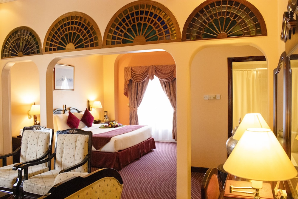 Suite, 1 King Bed - Photo 3
