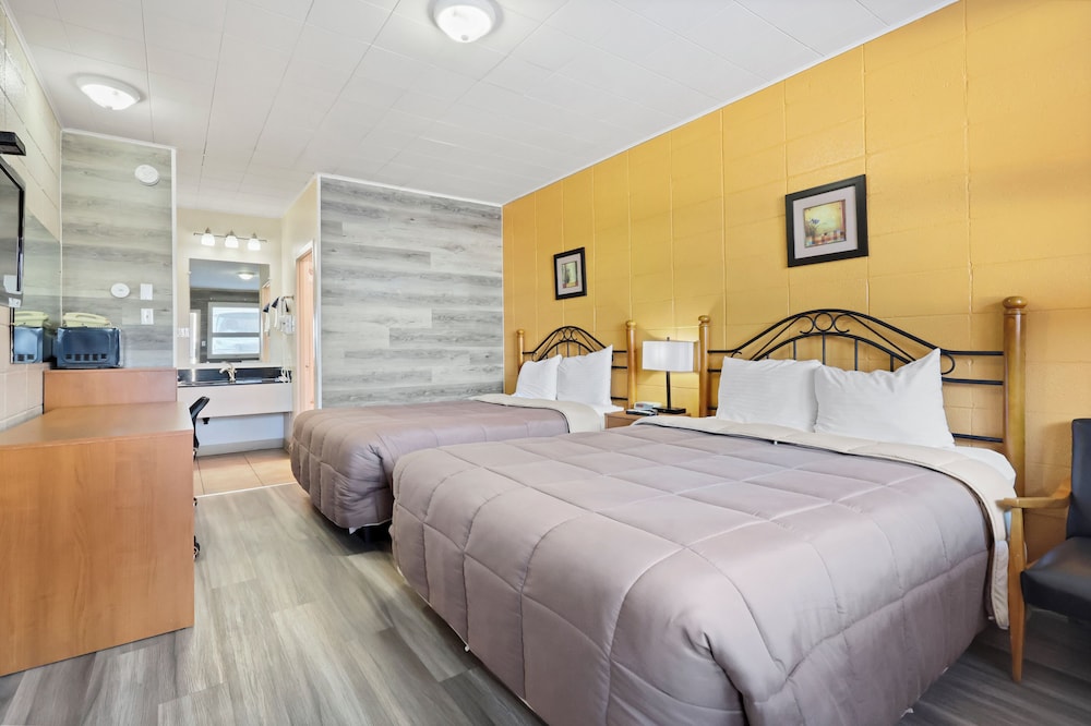Standard Room, 2 Queen Beds (Not Pet Friendly) photo 1