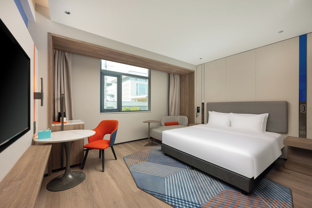 Standard Room, 1 King Bed photo 2