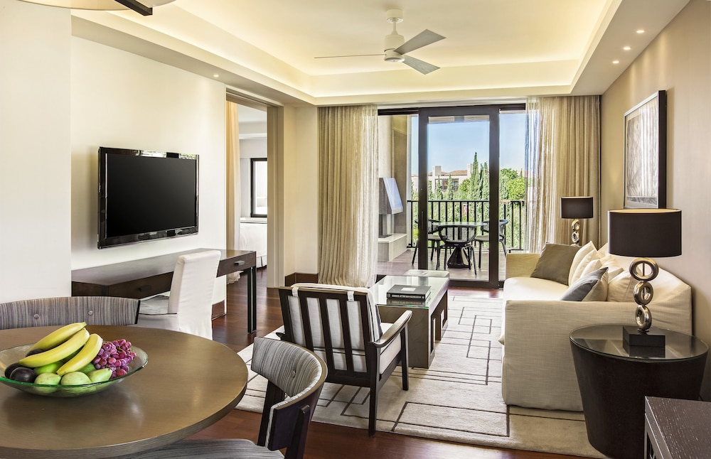 Grand Suite, 1 Bedroom, Balcony thumbnail 6