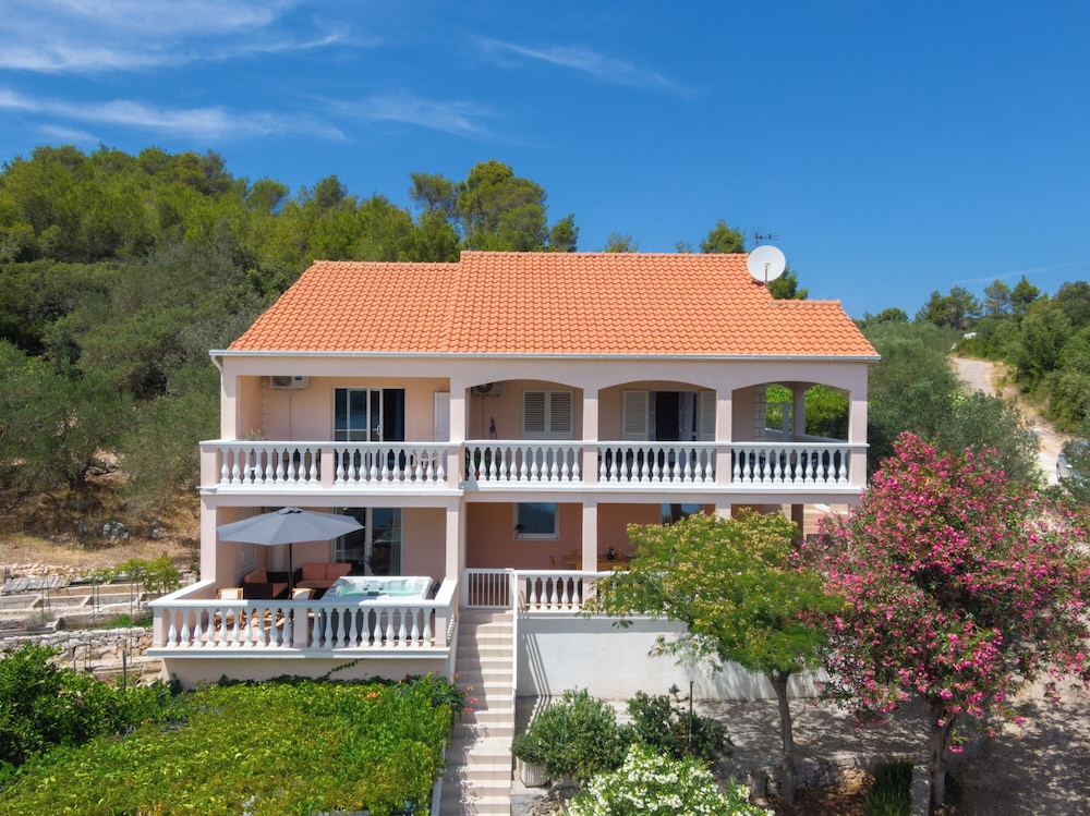 House (Two Bedroom Apartment with Terrace an) photo 2