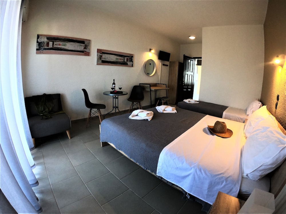 Studio, Kitchen, Sea Facing