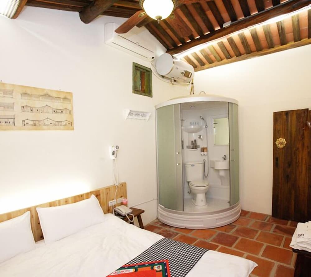 Double Room (105)
