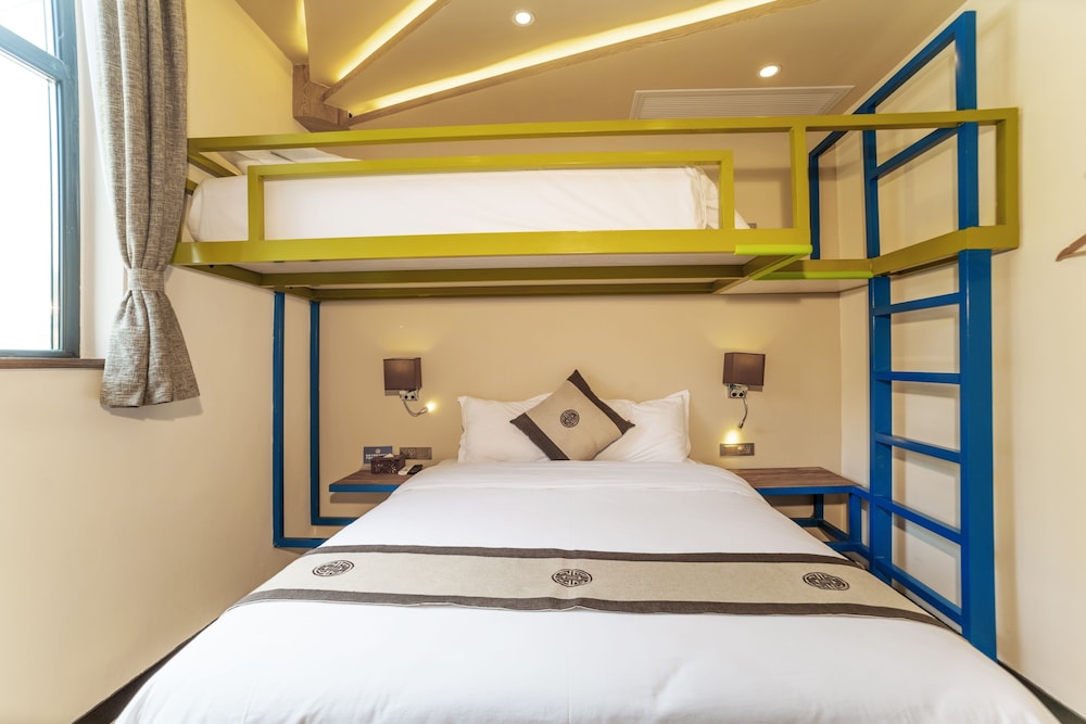 Reopening Promotion - Deluxe Family Suite photo 3