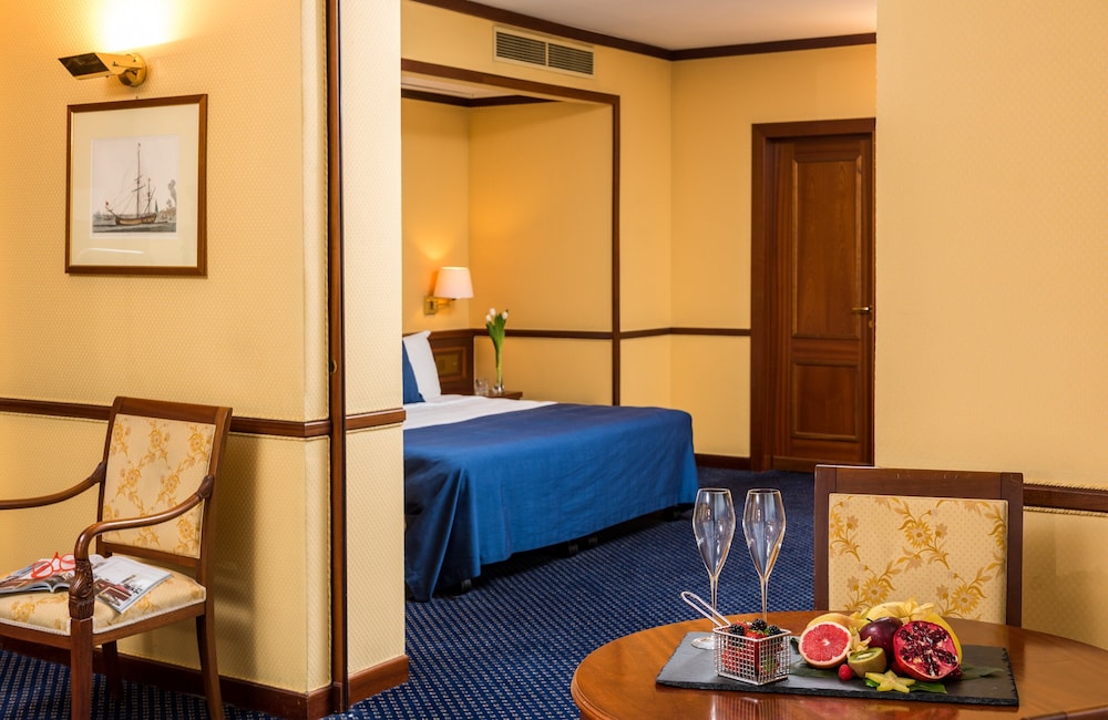 Suite, 1 King Bed