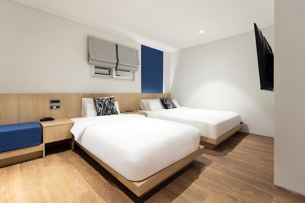 Superior Twin Room (3 people)