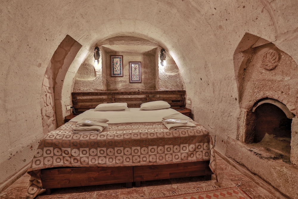 Royal Suite, Jetted Tub (Double) - Photo 6