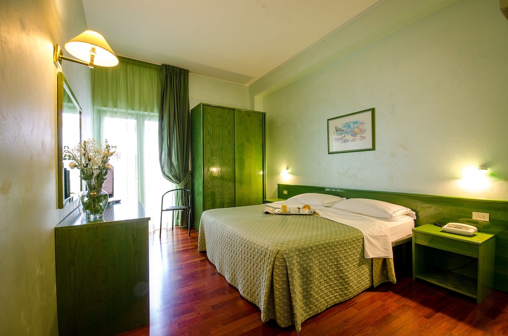 Standard Double or Twin Room photo 2