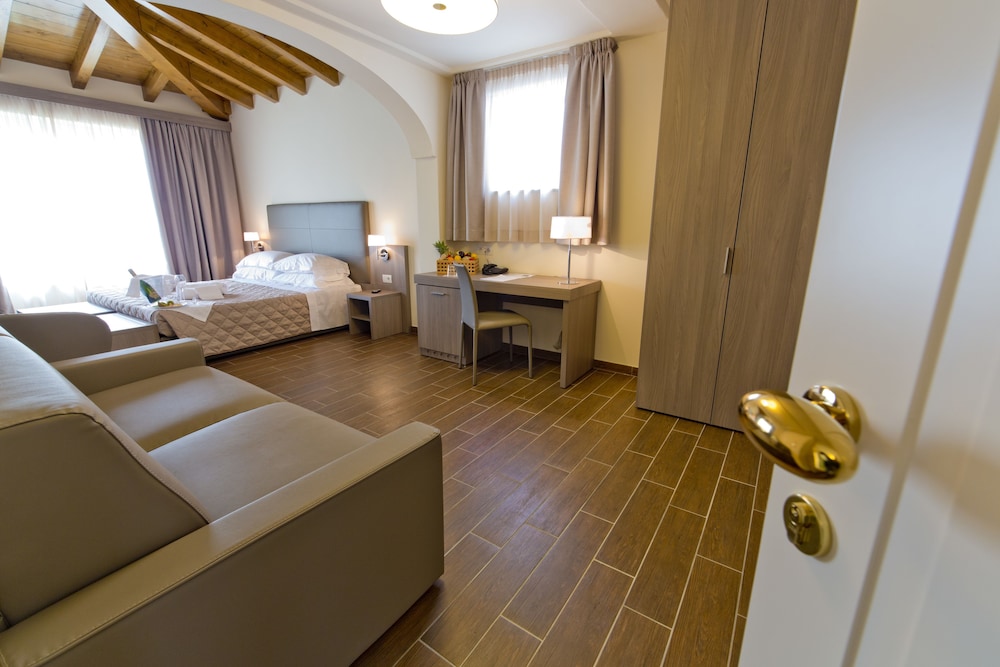 Classic Quadruple Room