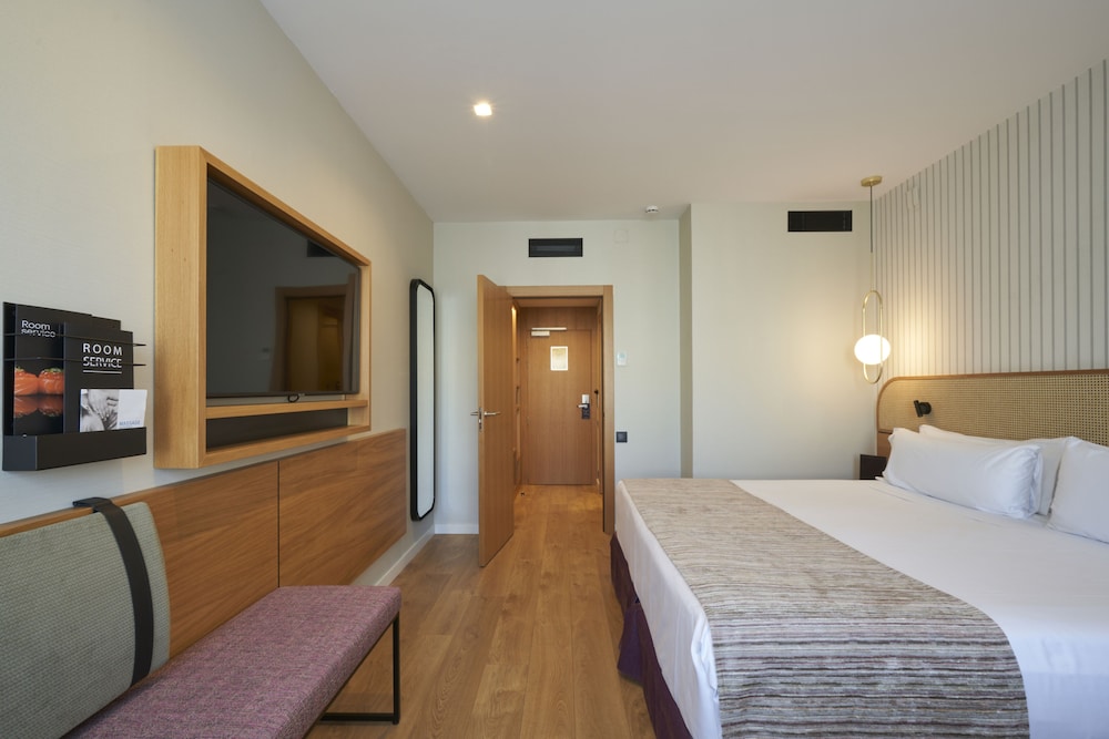 Premium Double or Twin Room photo 2
