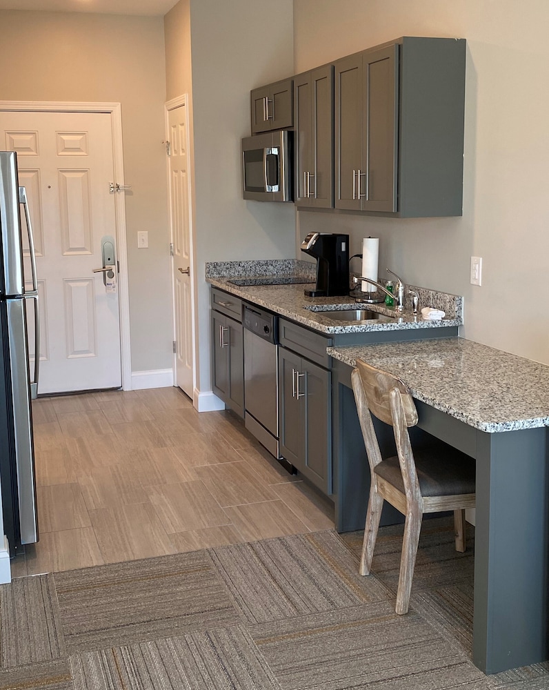 Deluxe Double Room, 2 Queen Beds, Accessible, Kitchenette photo 3