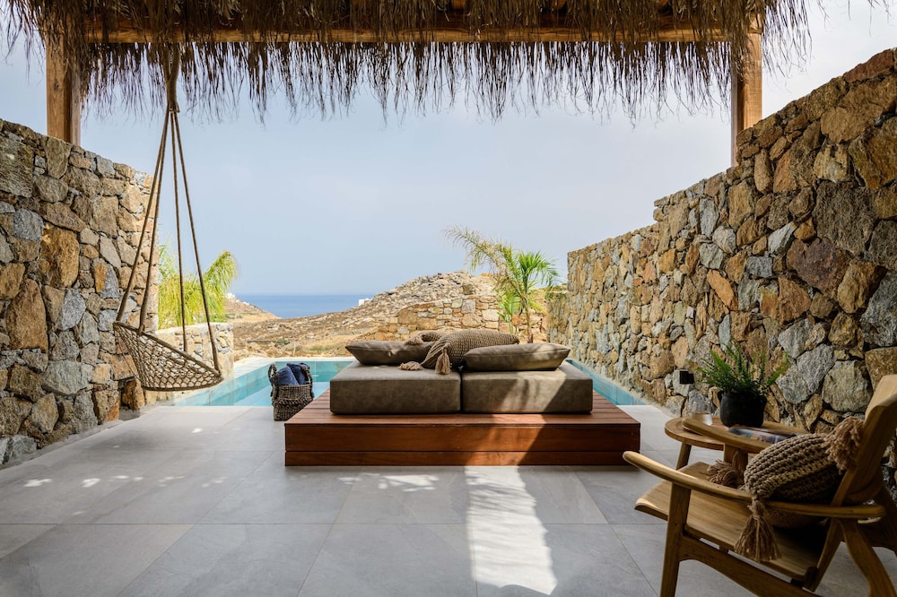 Honeymoon Suite with sea view and private pool