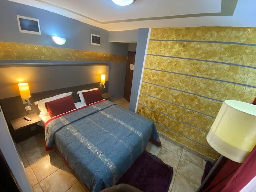 Comfort Room, Lake View