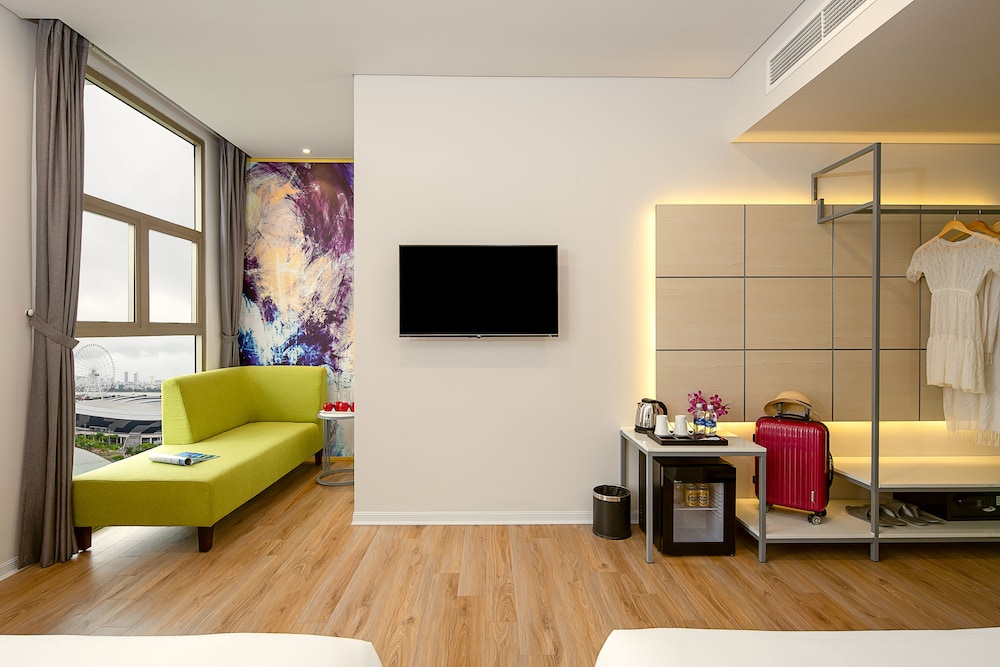 Junior Suite, 2 Twin Beds, City View - Photo 2