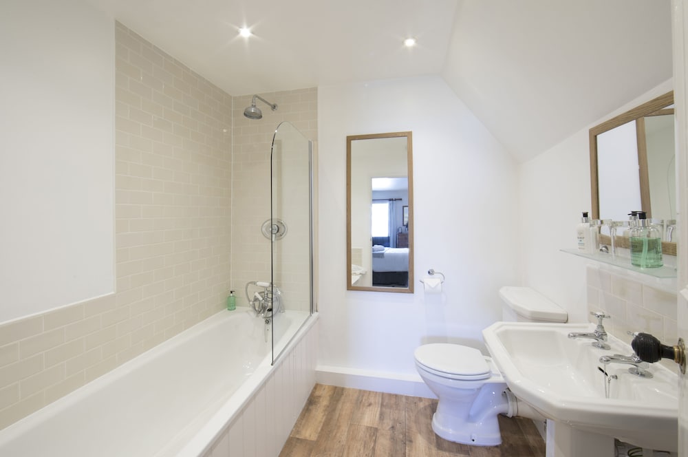Superior Double Room, Ensuite - Photo 3