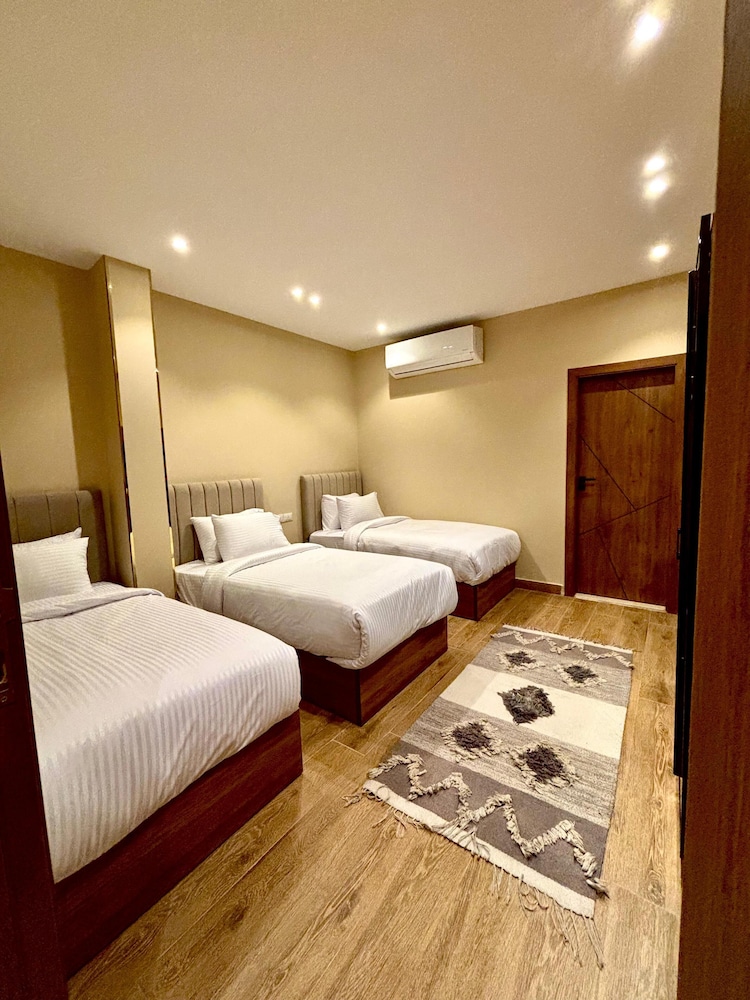 Deluxe Triple Room photo 3