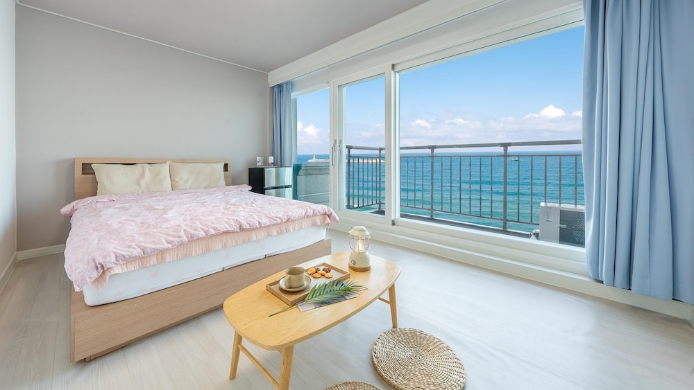 Basic Room, 1 Bedroom (301 (Oceanview)) photo 1