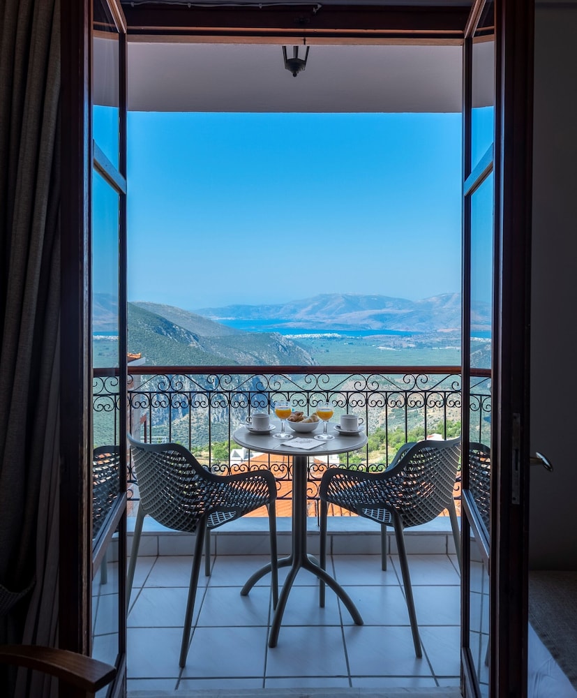 Double or Twin Room with Balcony (Panoramic View) - Photo 13