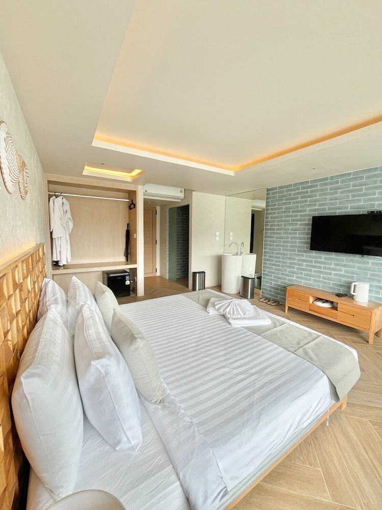 Comfort Room, Sea View photo 2