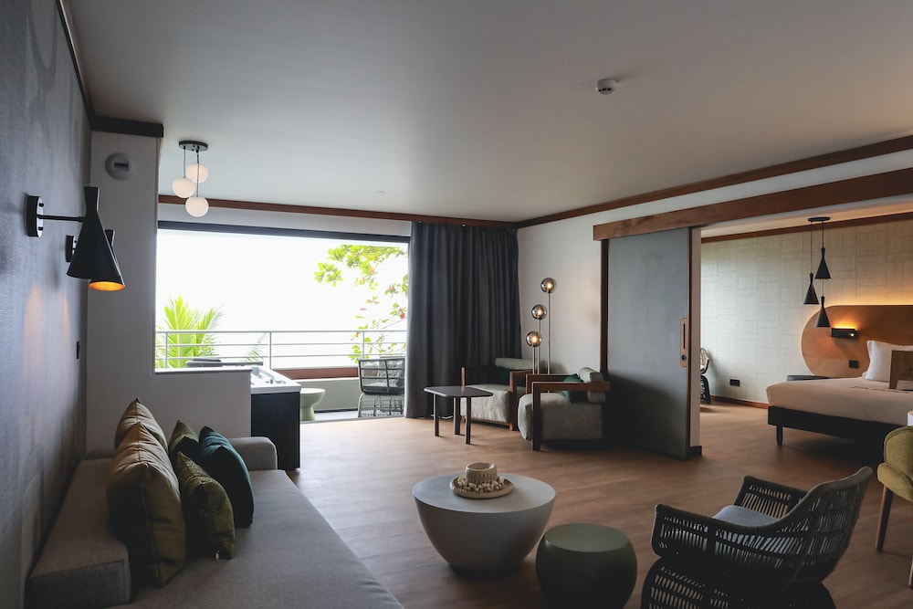 Signature Suite, 1 Bedroom, Hot Tub, Oceanfront