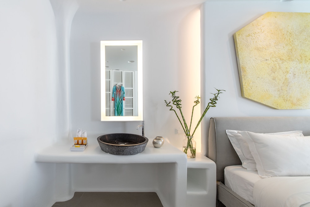 Suite, 1 King Bed, Private Pool, Beachfront photo 2
