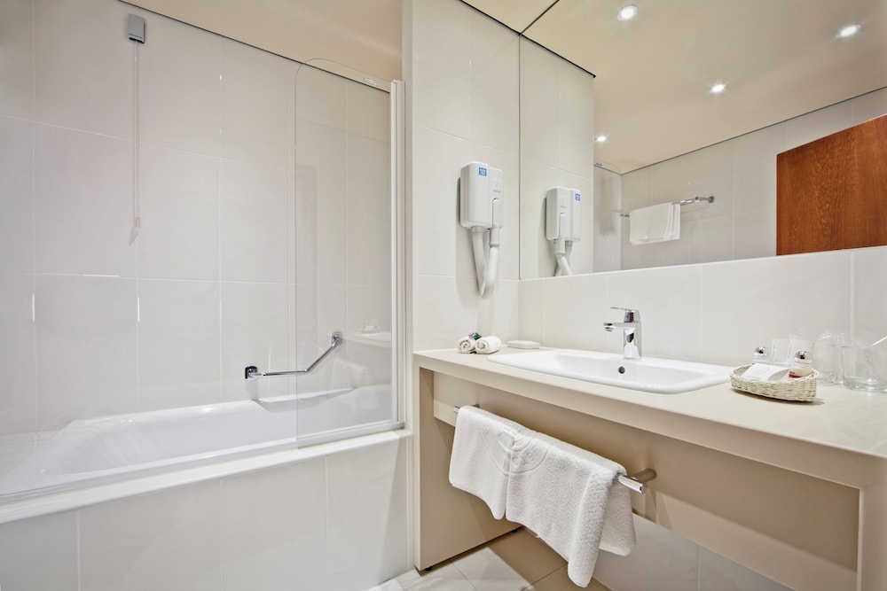 Comfort Double Room thumbnail 6