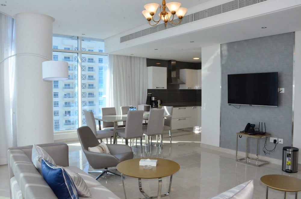 Luxury Three Bedroom photo 2
