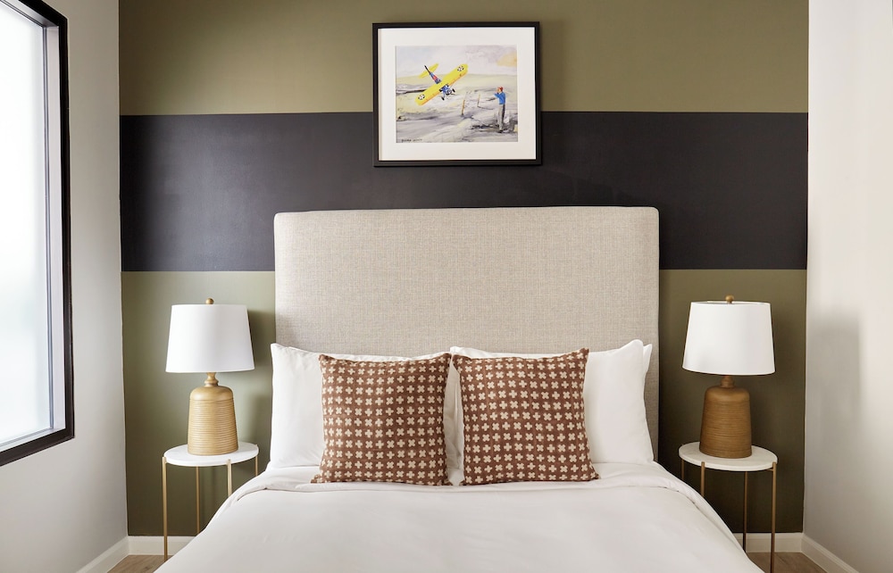Classic Queen Suite with Sofa Bed (Self Check-in with Virtual Front Desk) photo 1