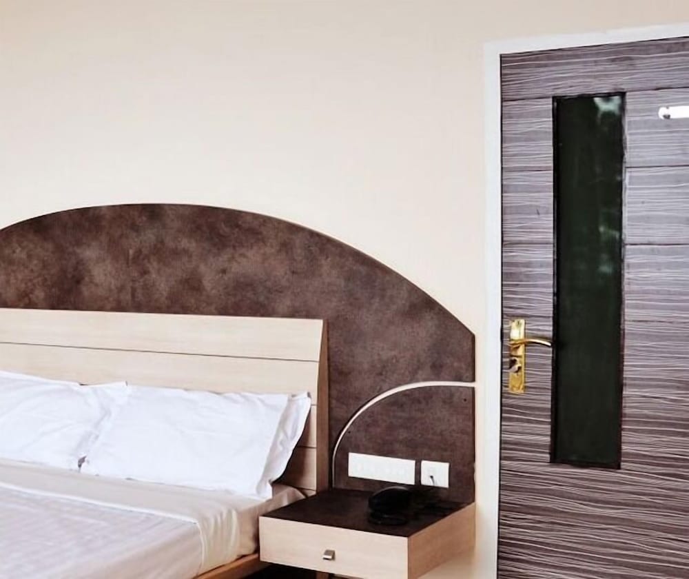 Deluxe Suite, 1 Queen Bed, Valley View photo 3