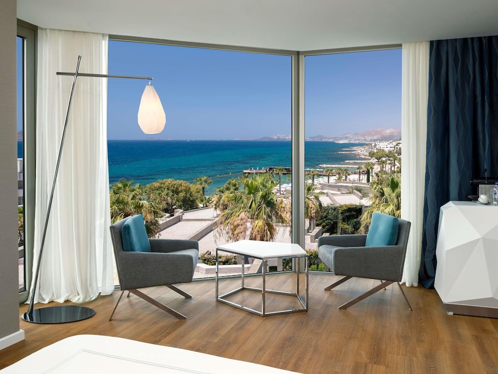 Family Suite, 1 King Bed, Sea View photo 1